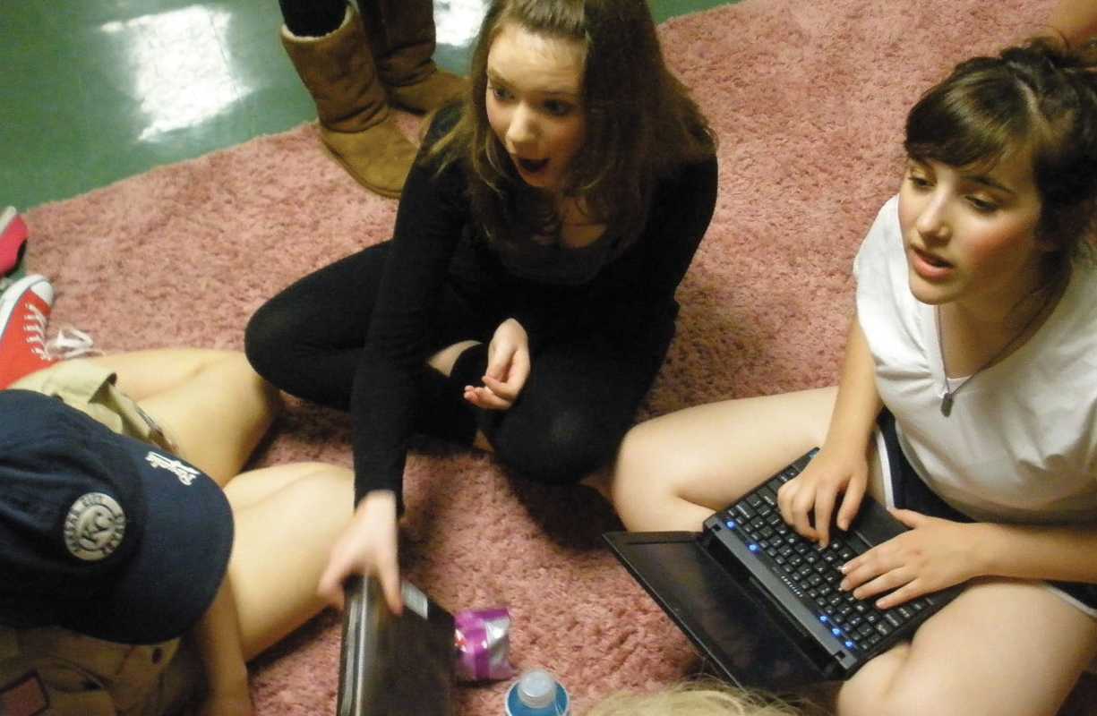 Freshmen Libby Torres, from left, Kathleen Blanck, and Shelby Hawkins play Sporcle while waiting for their plays. Torres was in P.E. for Nerds, Blanck was in Peter the Pencil and Friends, and Hawkins was in The End.